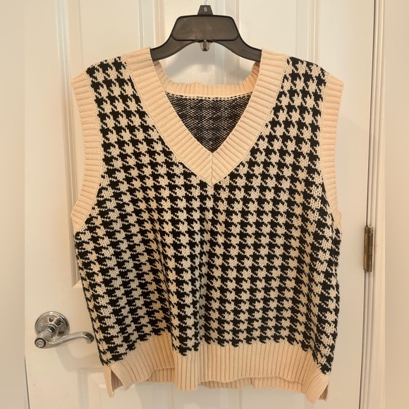 Sweaters - This oversized, checkered sweater vest!!